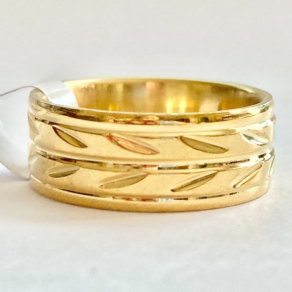 Elegant Embossed Gold Ring - Picture 9 of 12